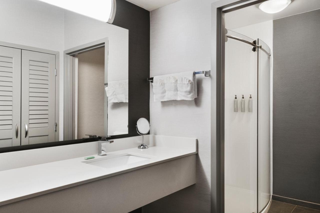 Hotel Courtyard By Marriott Burlington Exteriér fotografie