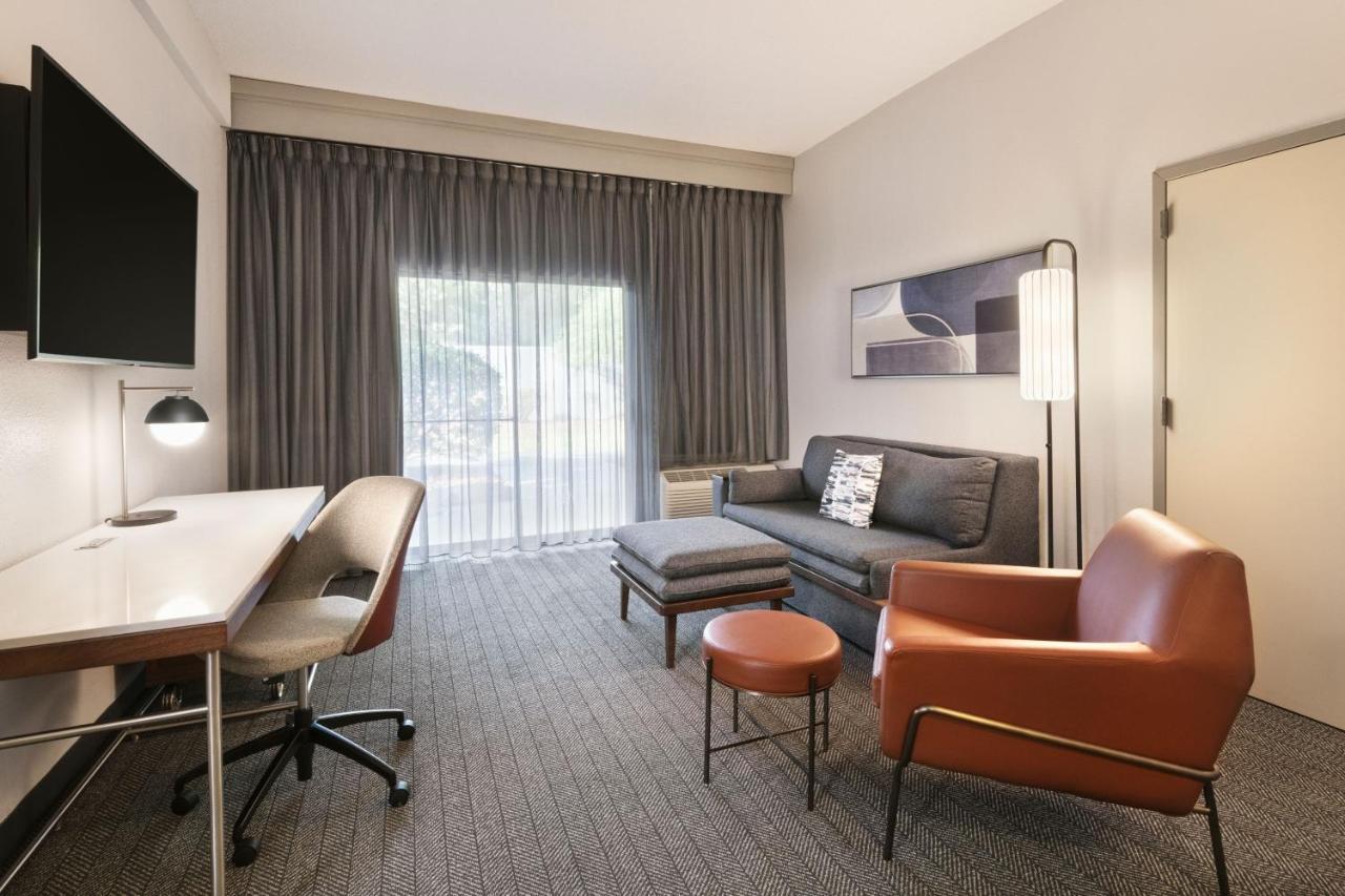 Hotel Courtyard By Marriott Burlington Exteriér fotografie