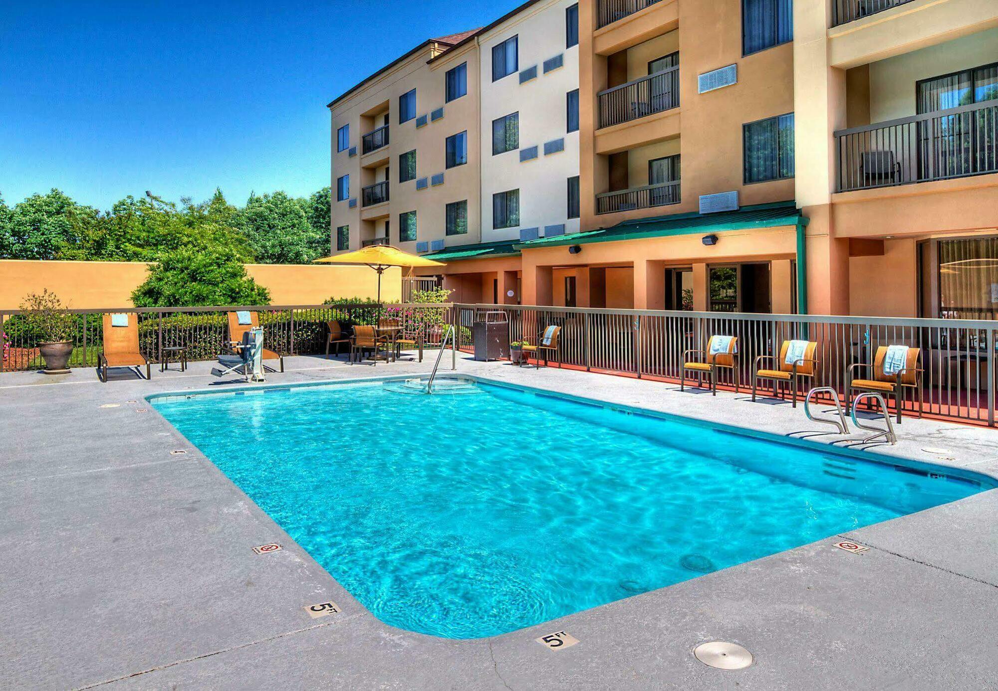 Hotel Courtyard By Marriott Burlington Exteriér fotografie